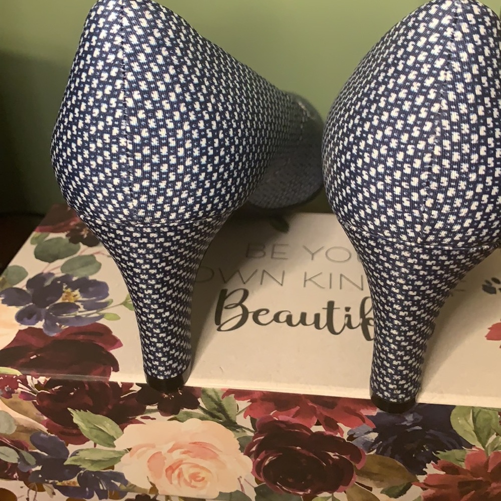 Abella Blue Pump, Size 9.5 M, NWB - Picture 4 of 9